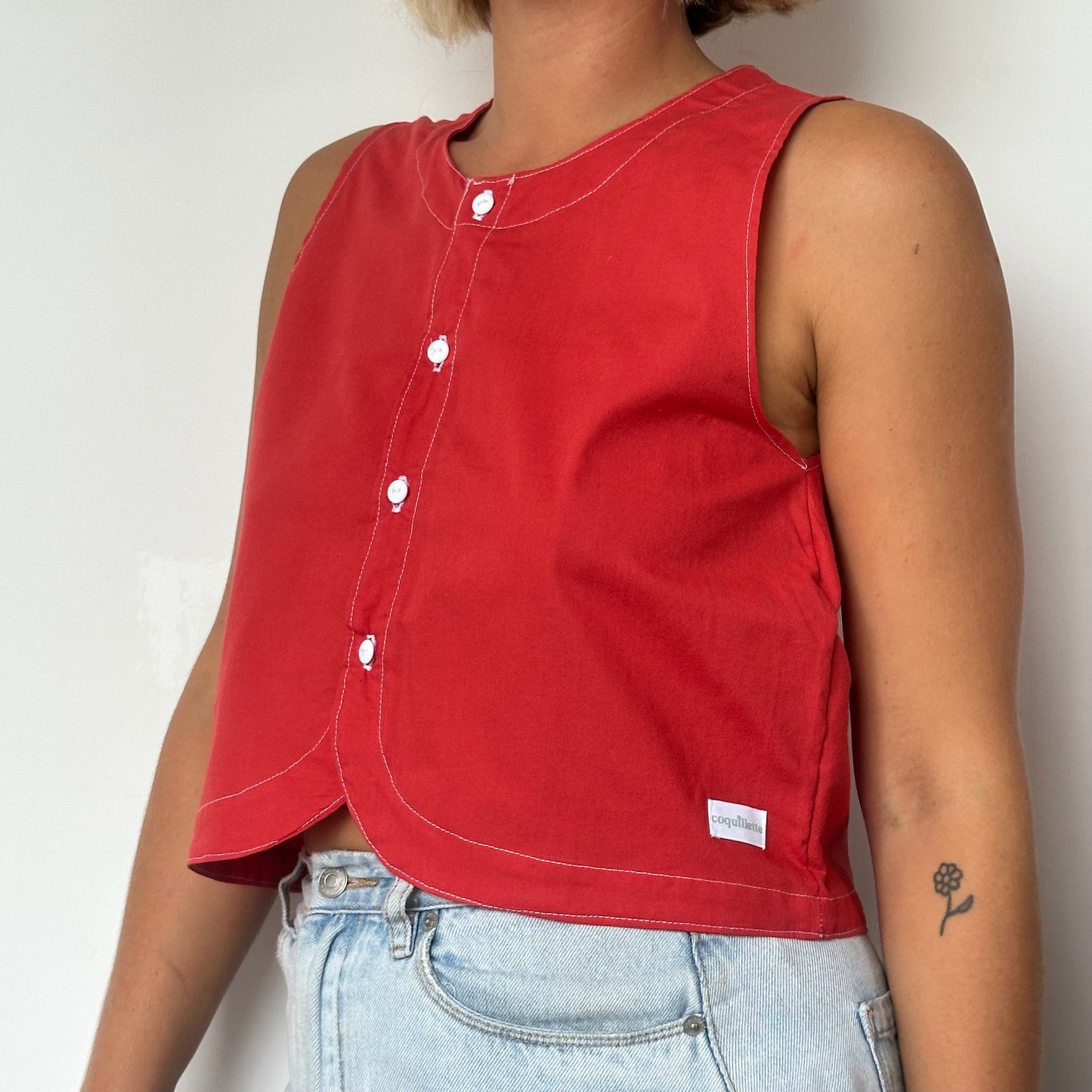 Haut Bouton Uni Rouge