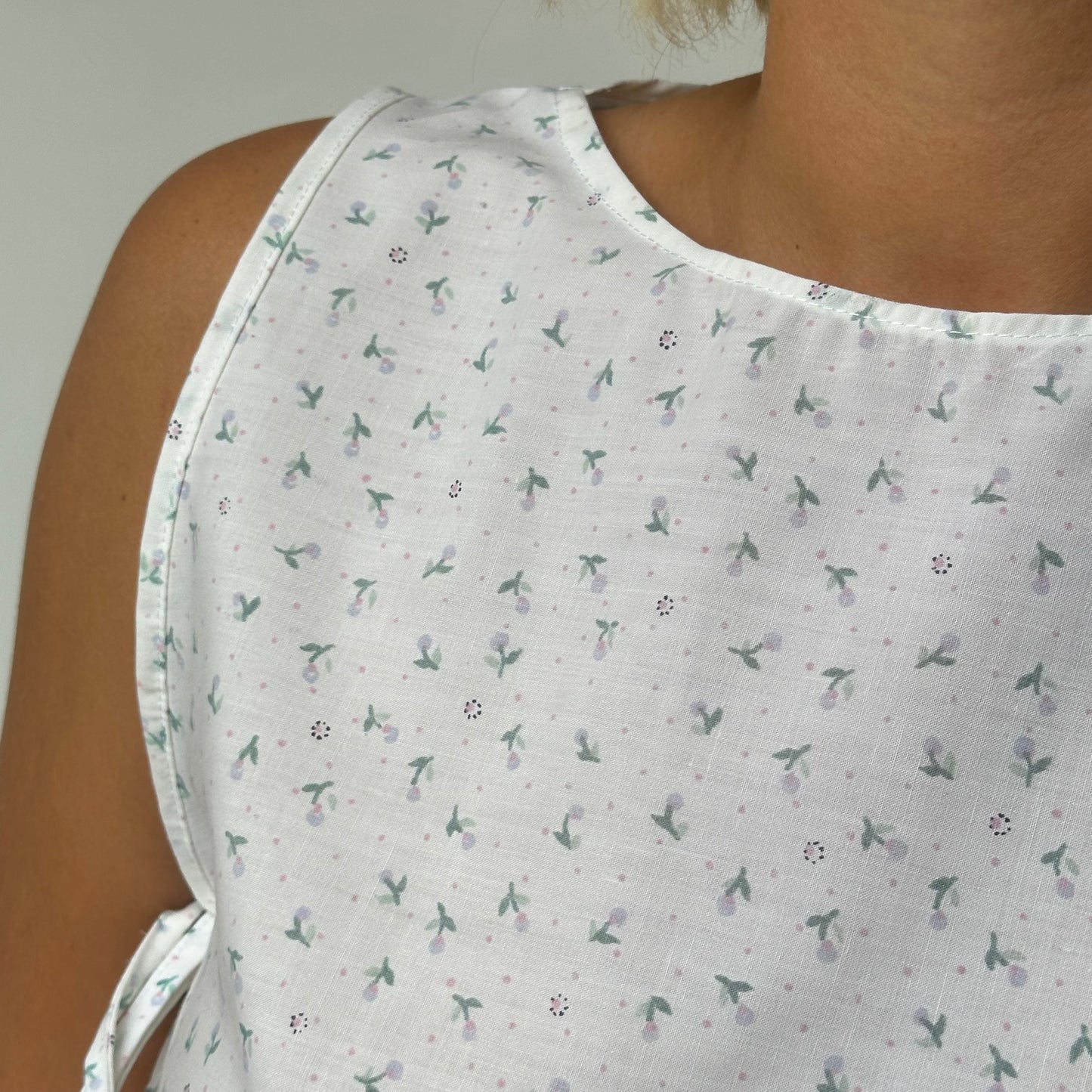 Haut Noeud Côté Blanc Motif