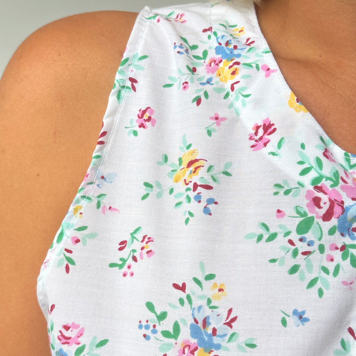 Haut Bouton Blanc Fleurs