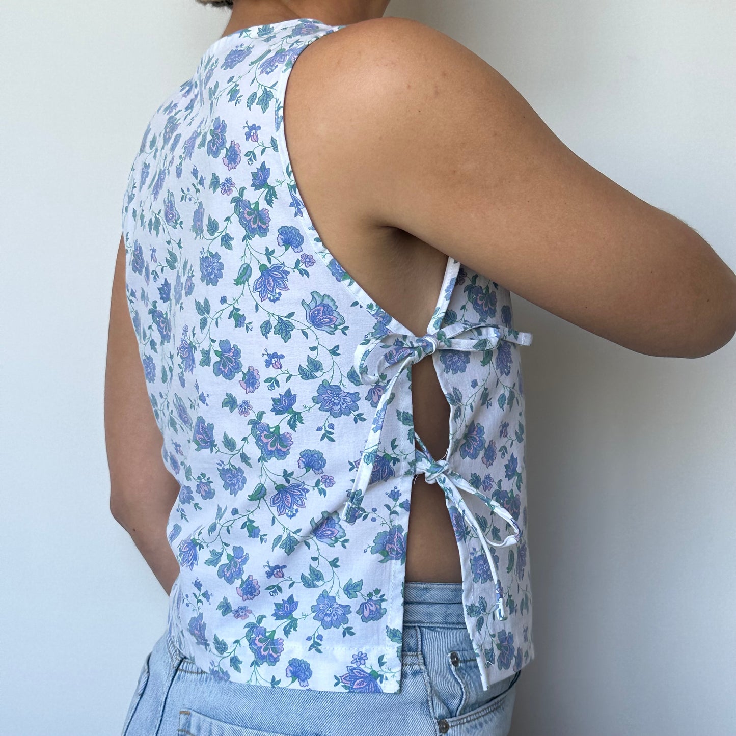 Haut Noeud Coté Fleurs Bleu