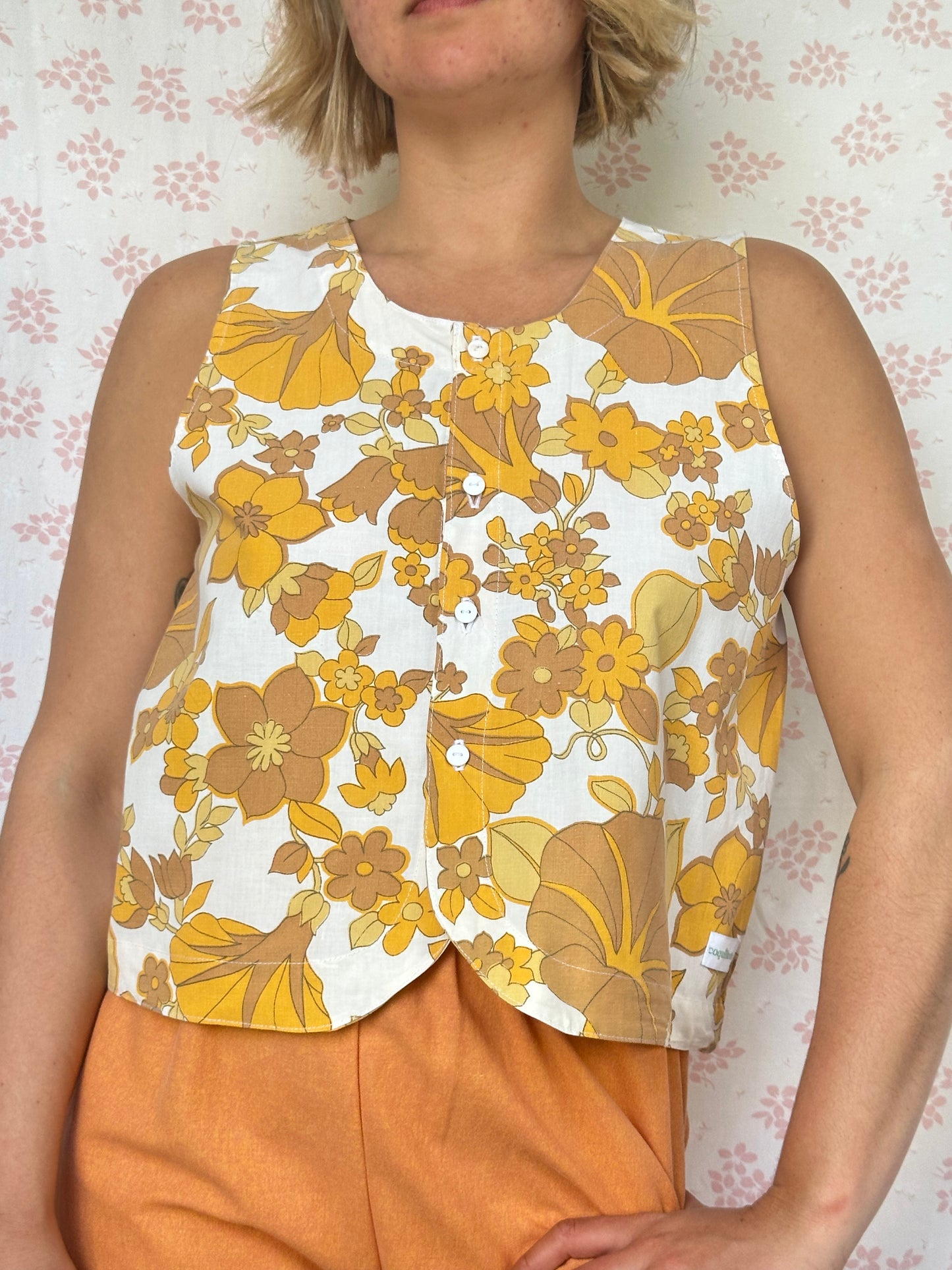 Haut Bouton Fleurs Marron et Jaune