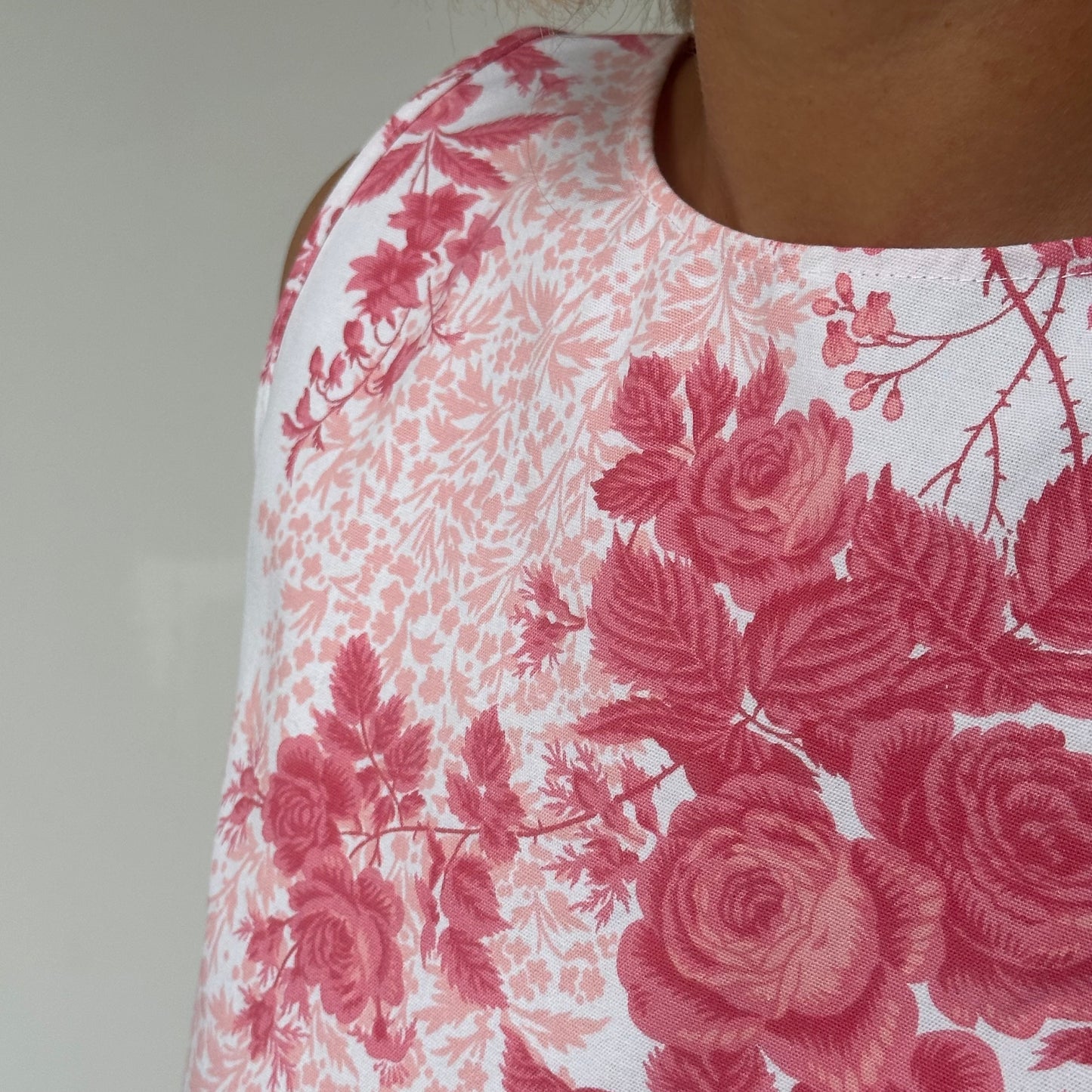 Haut Noeud Côté Fleurs Rose