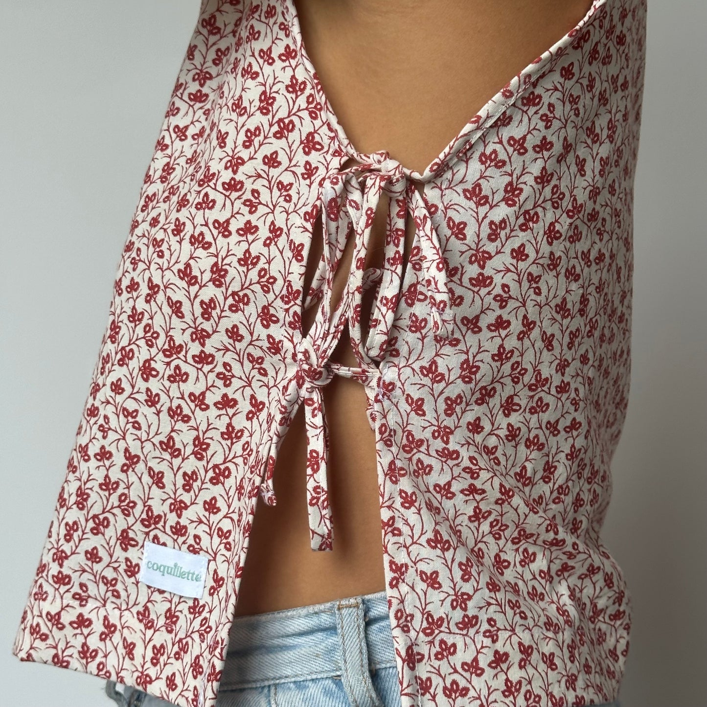 Haut Noeud Coté Fleurs Rouge