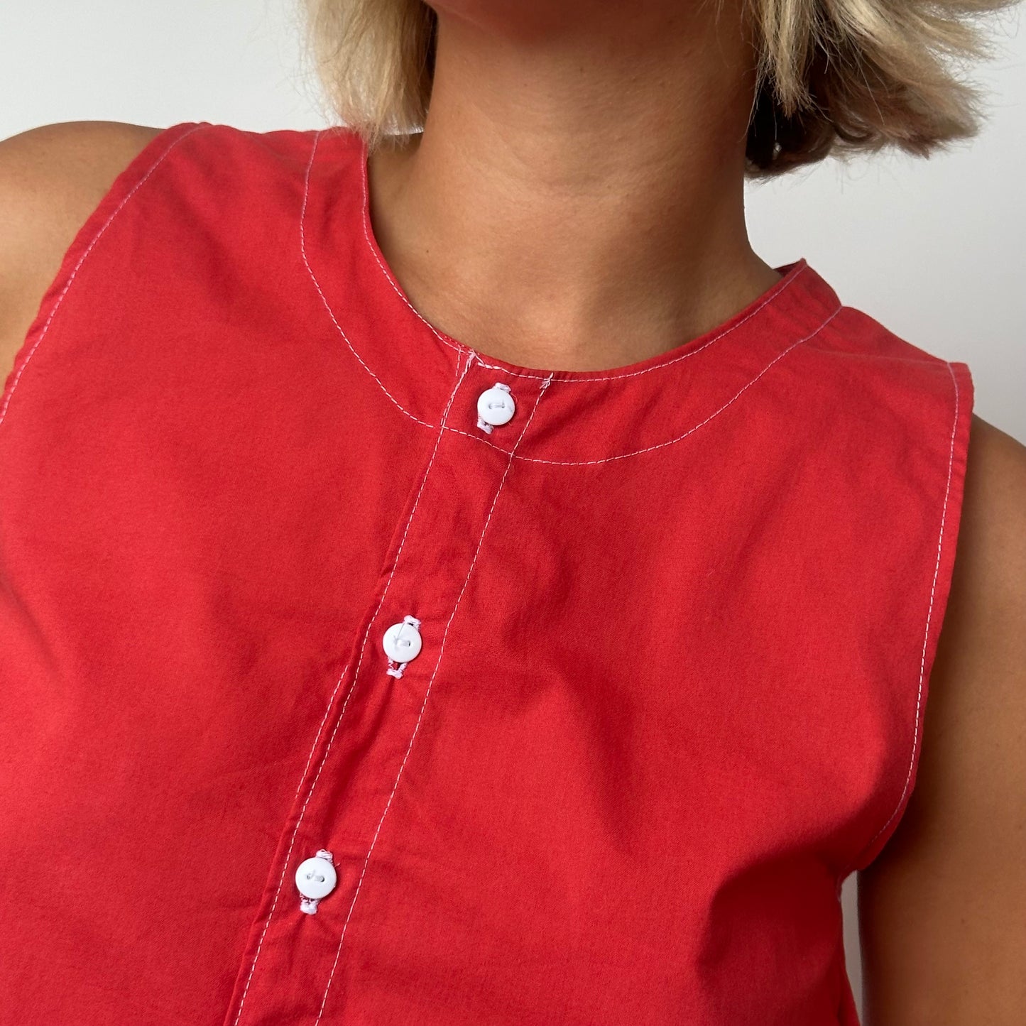 Haut Bouton Uni Rouge