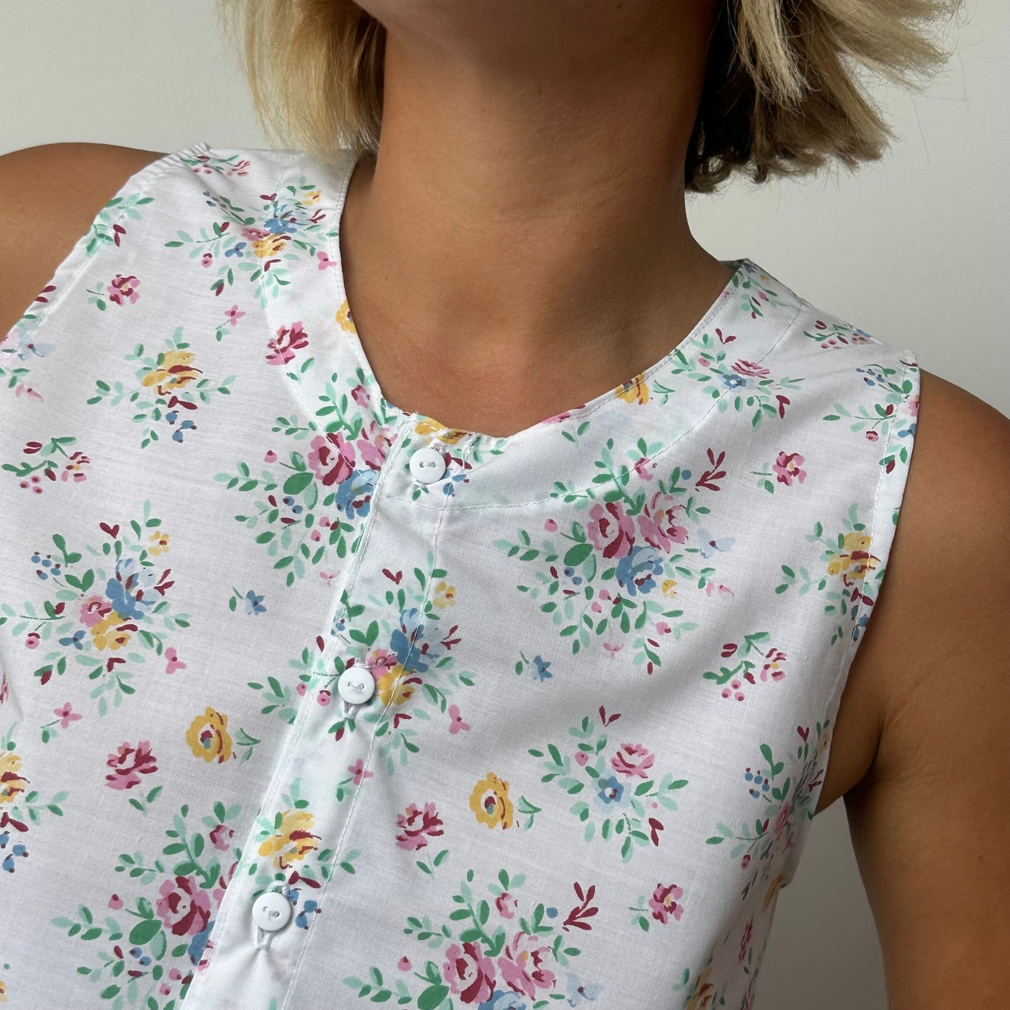 Haut Bouton Blanc Fleurs