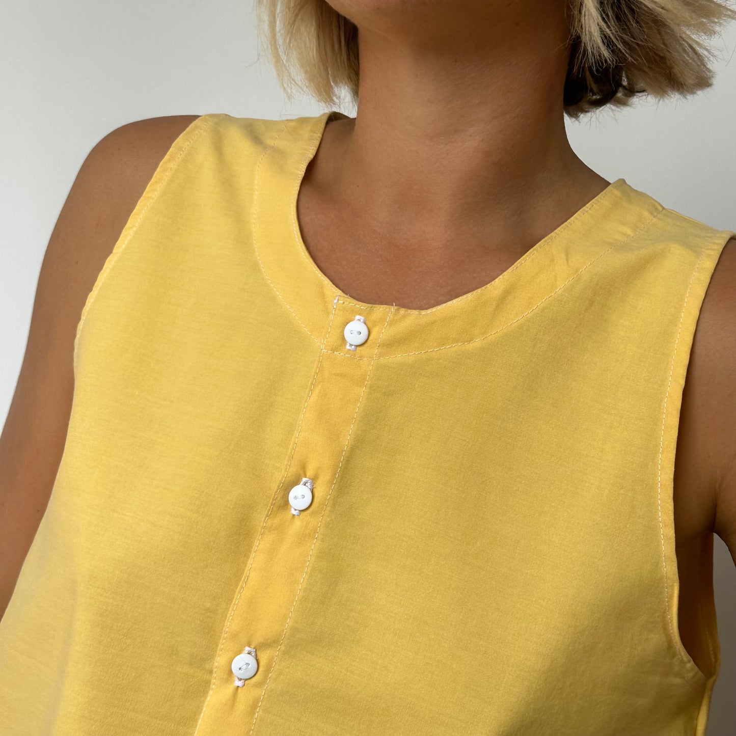 Haut Bouton Uni Jaune