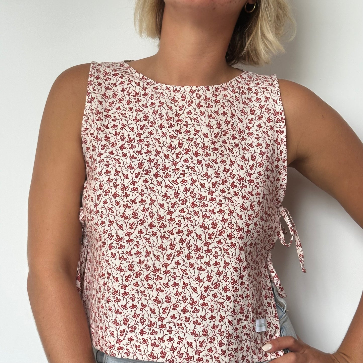 Haut Noeud Coté Fleurs Rouge