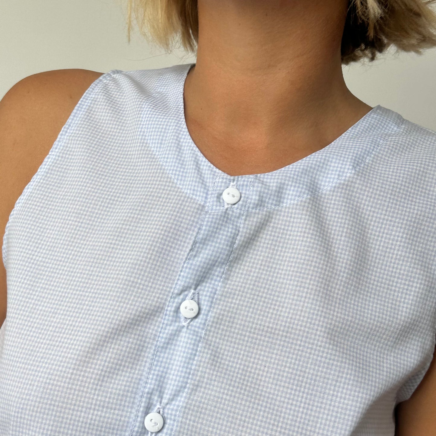 Haut Bouton Vichy Bleu Ciel