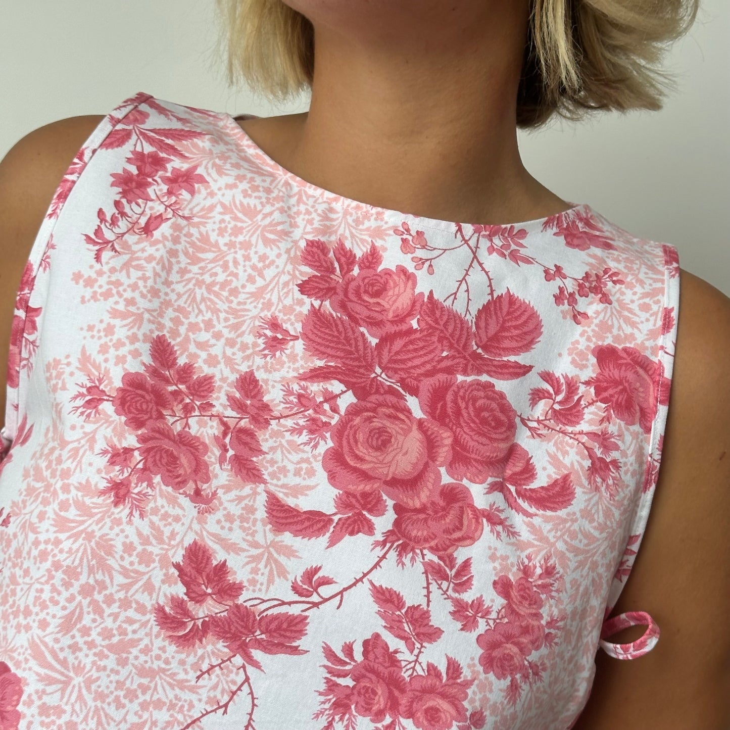 Haut Noeud Côté Fleurs Rose