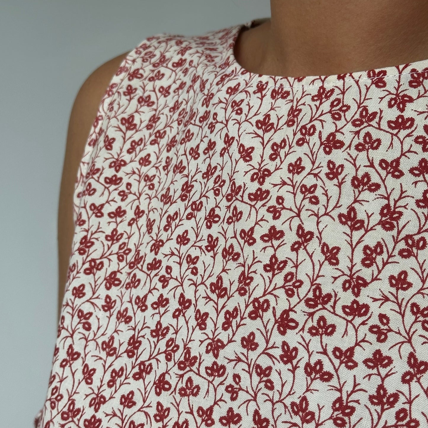 Haut Noeud Coté Fleurs Rouge