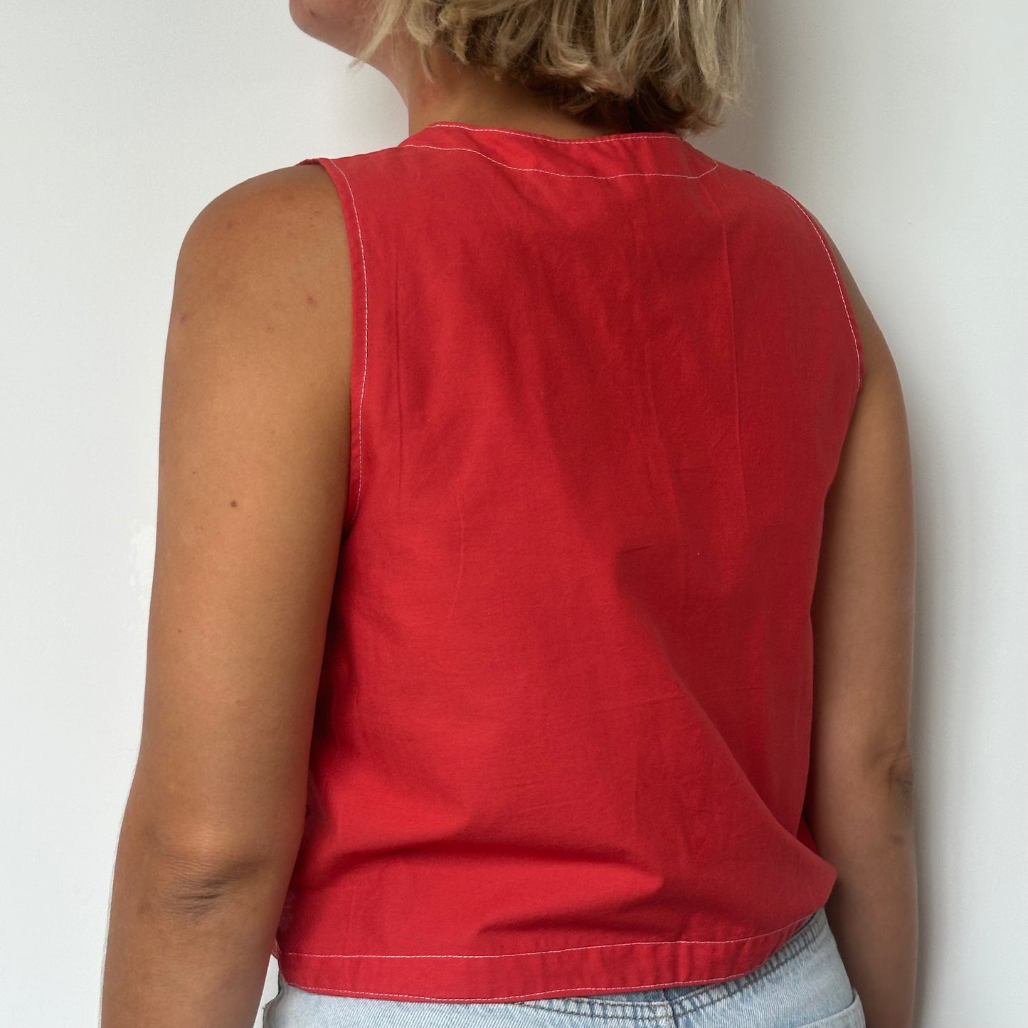 Haut Bouton Uni Rouge