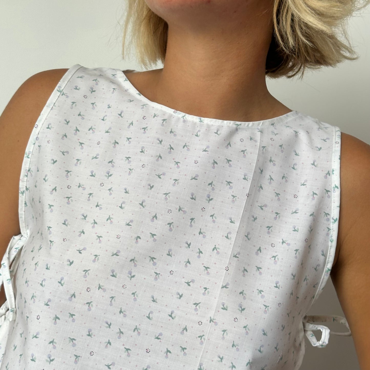 Haut Noeud Côté Blanc Motif