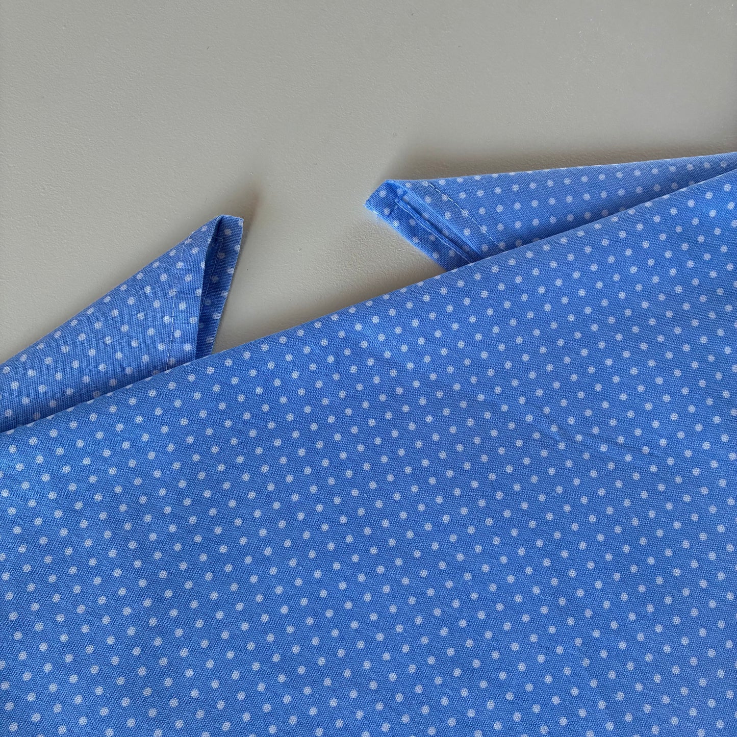 Grand Foulard Bleu à Pois