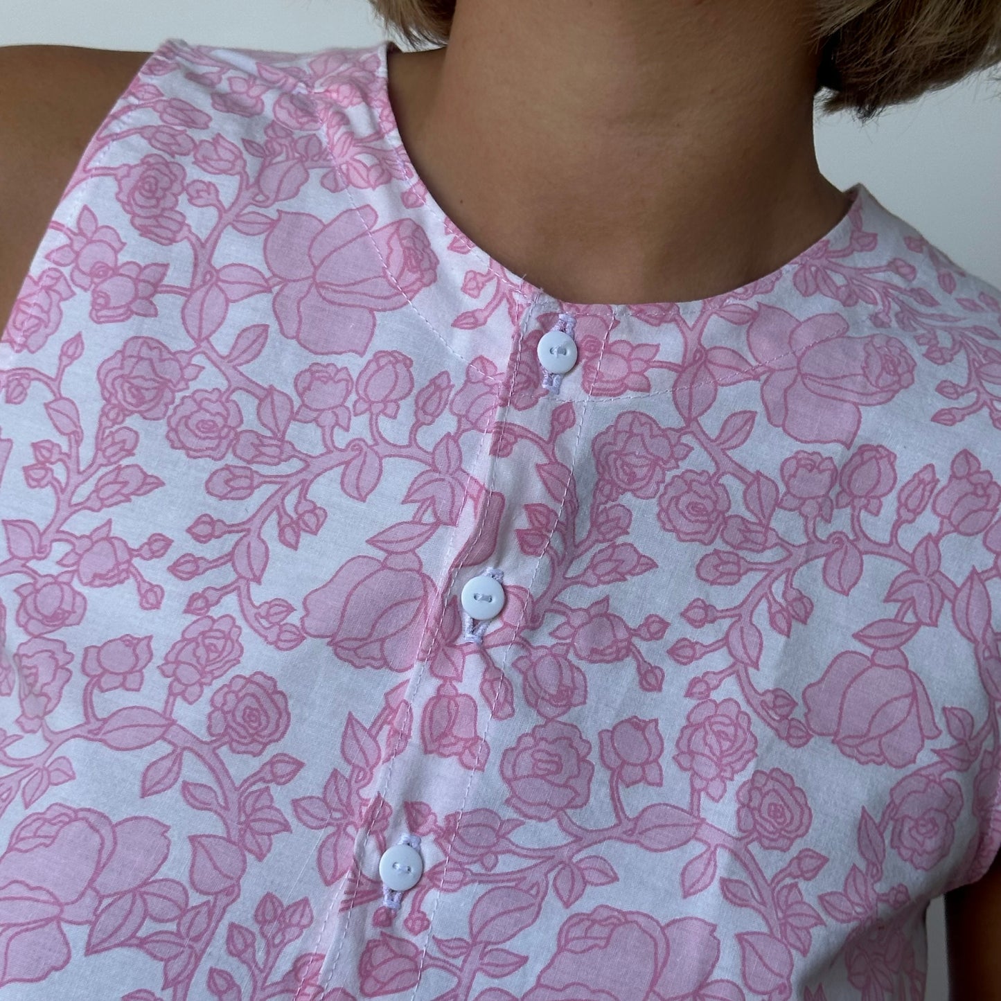 Haut Bouton Fleurs Rose