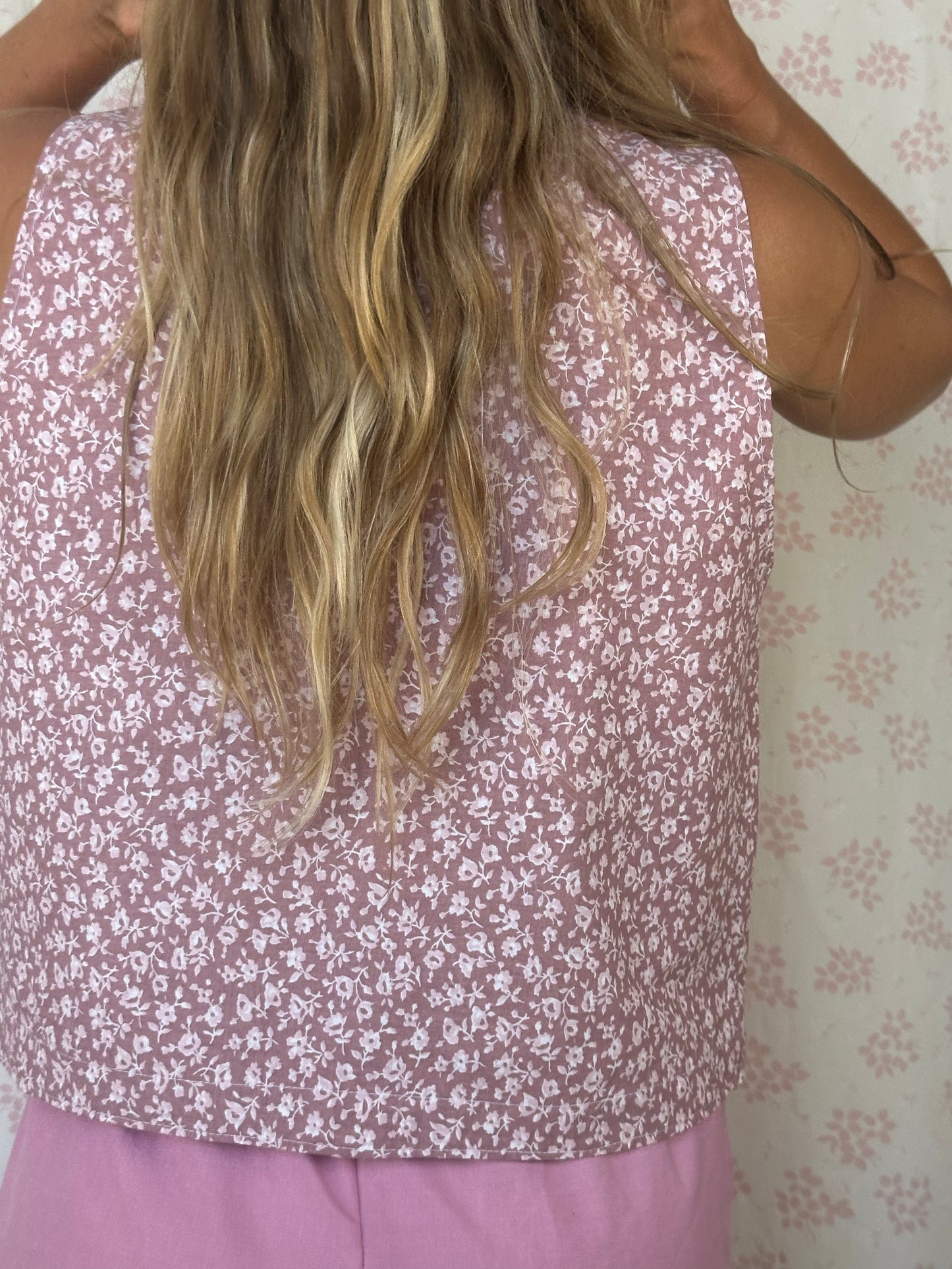 Haut Bouton Fleurs Rose