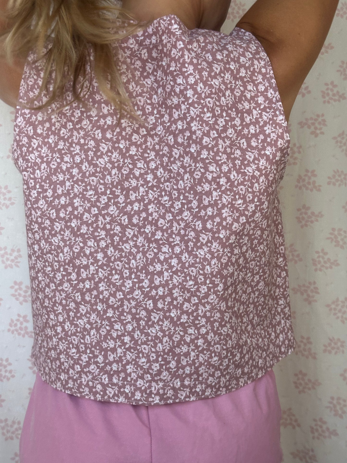 Haut Bouton Fleurs Rose