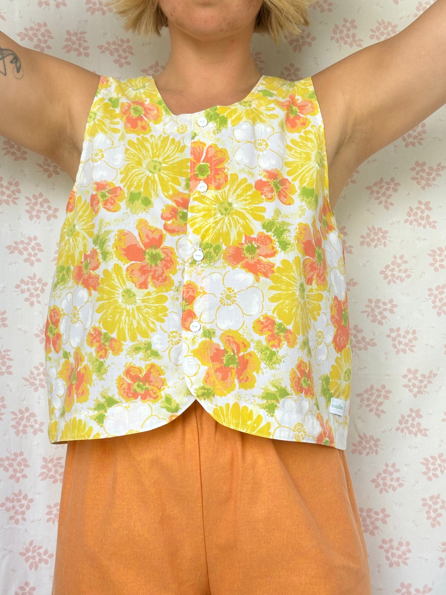 Haut Bouton Fleurs Jaune Rouge