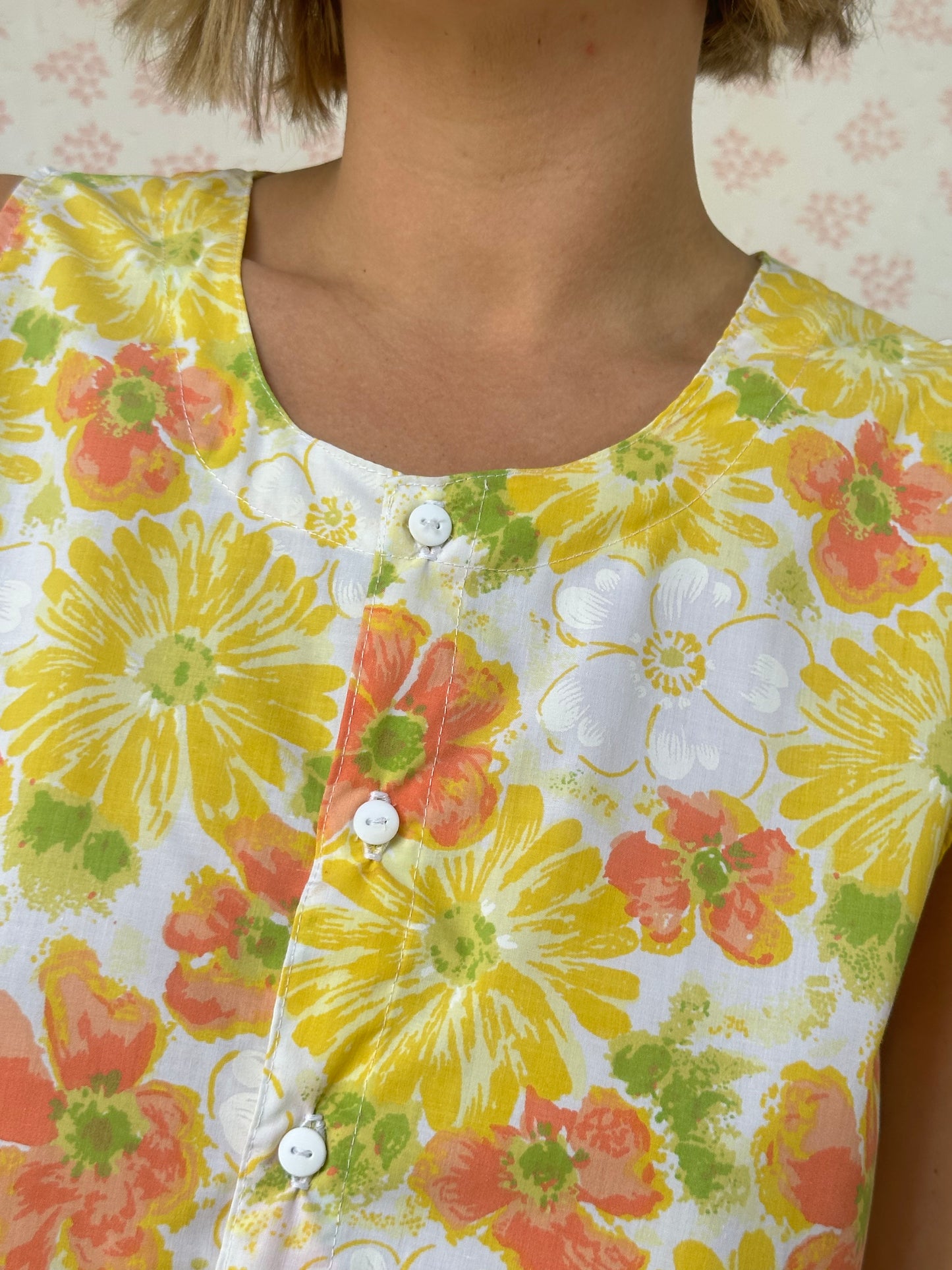 Haut Bouton Fleurs Jaune Rouge