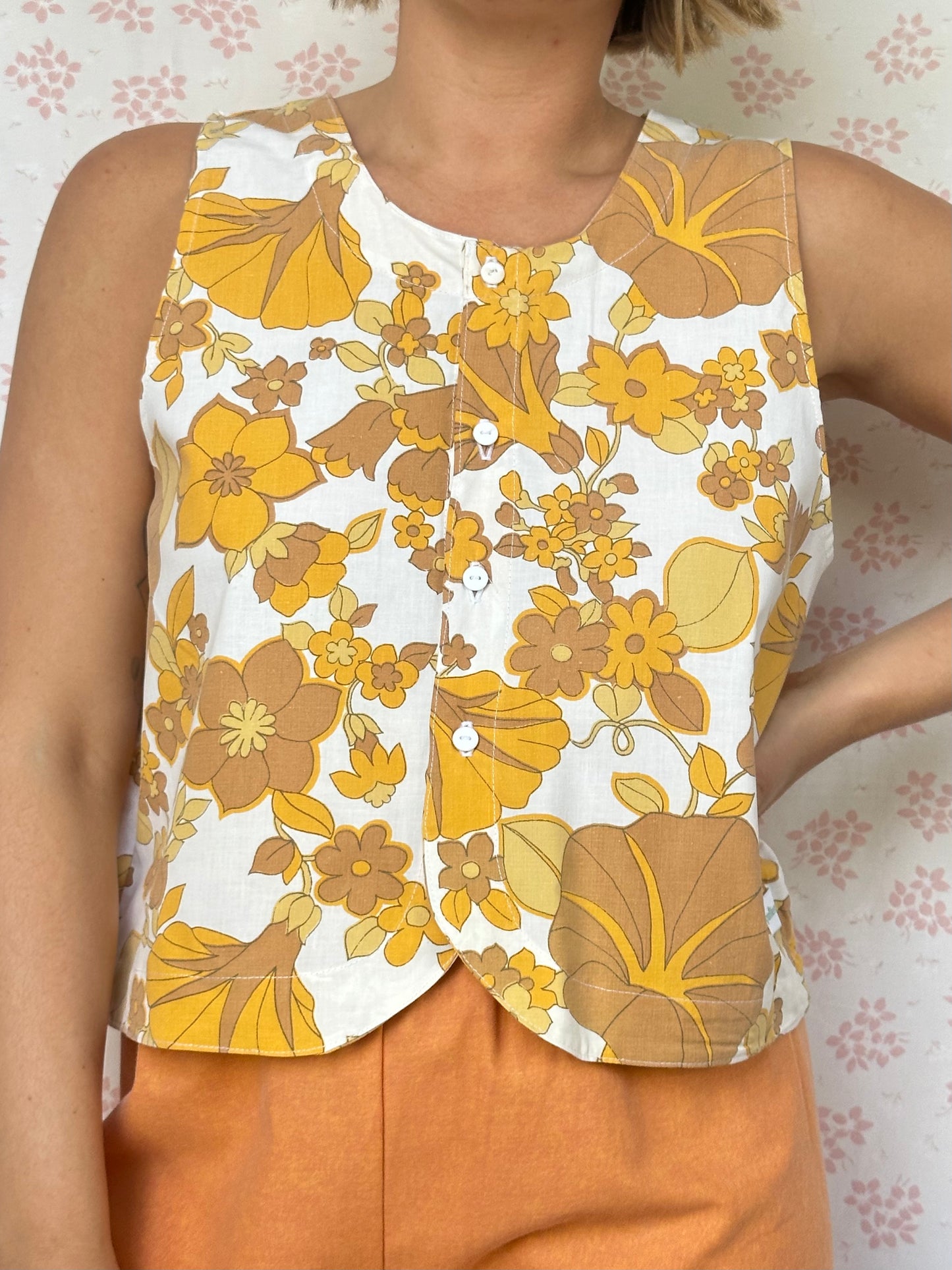 Haut Bouton Fleurs Marron et Jaune