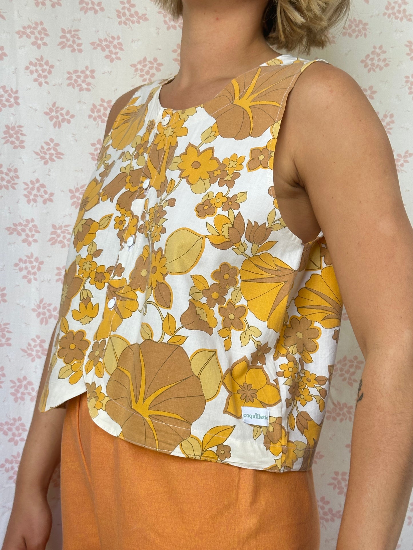 Haut Bouton Fleurs Marron et Jaune