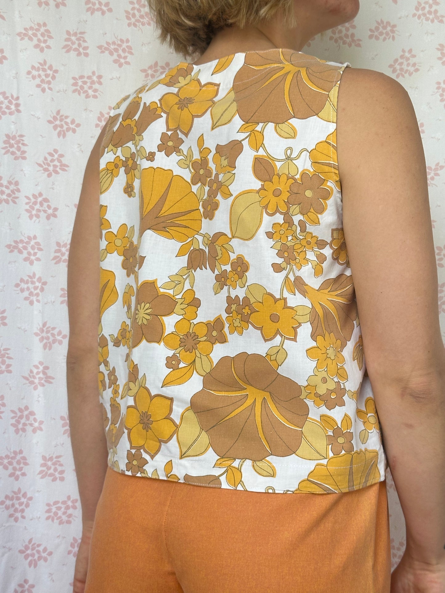 Haut Bouton Fleurs Marron et Jaune