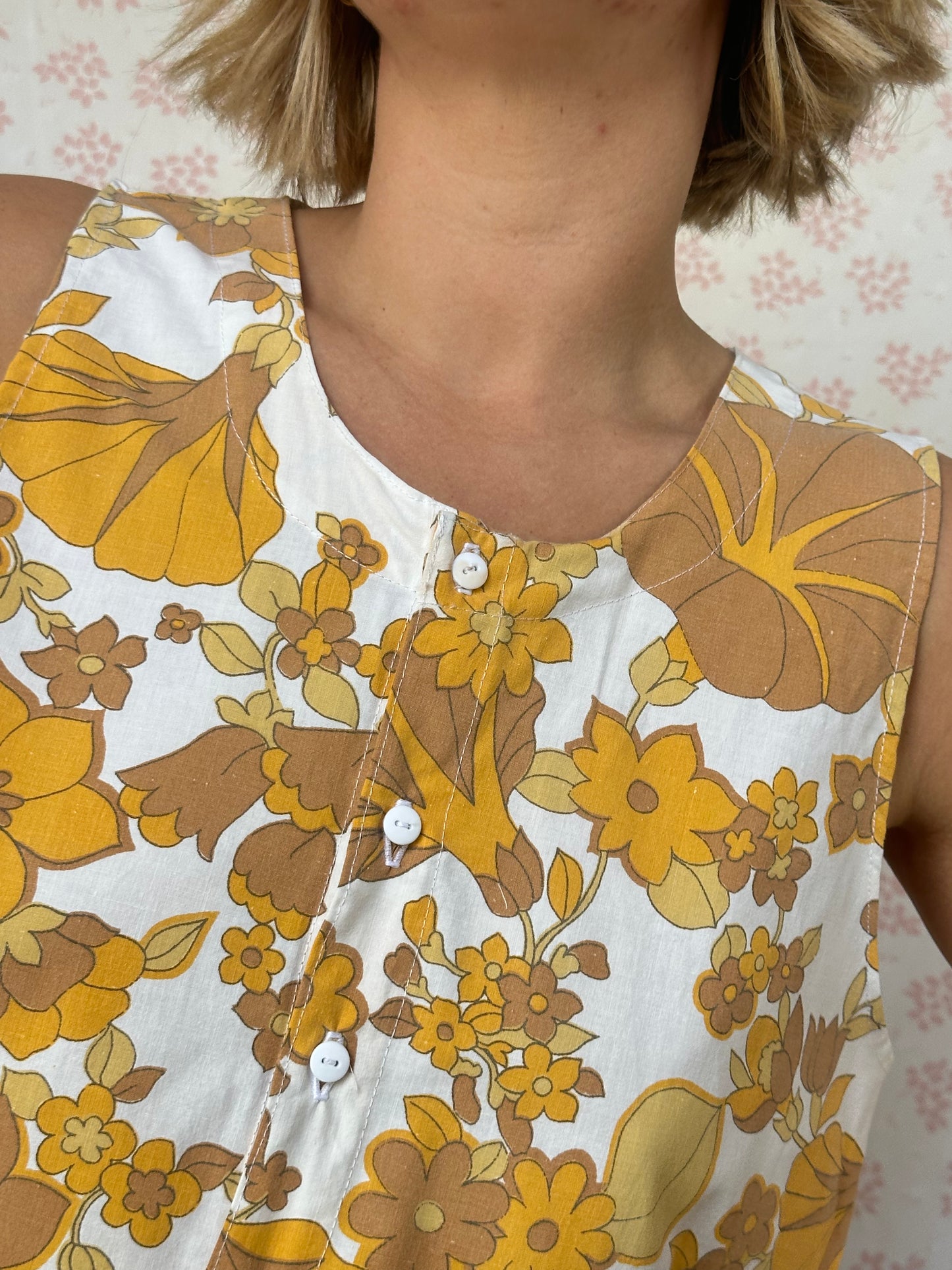 Haut Bouton Fleurs Marron et Jaune