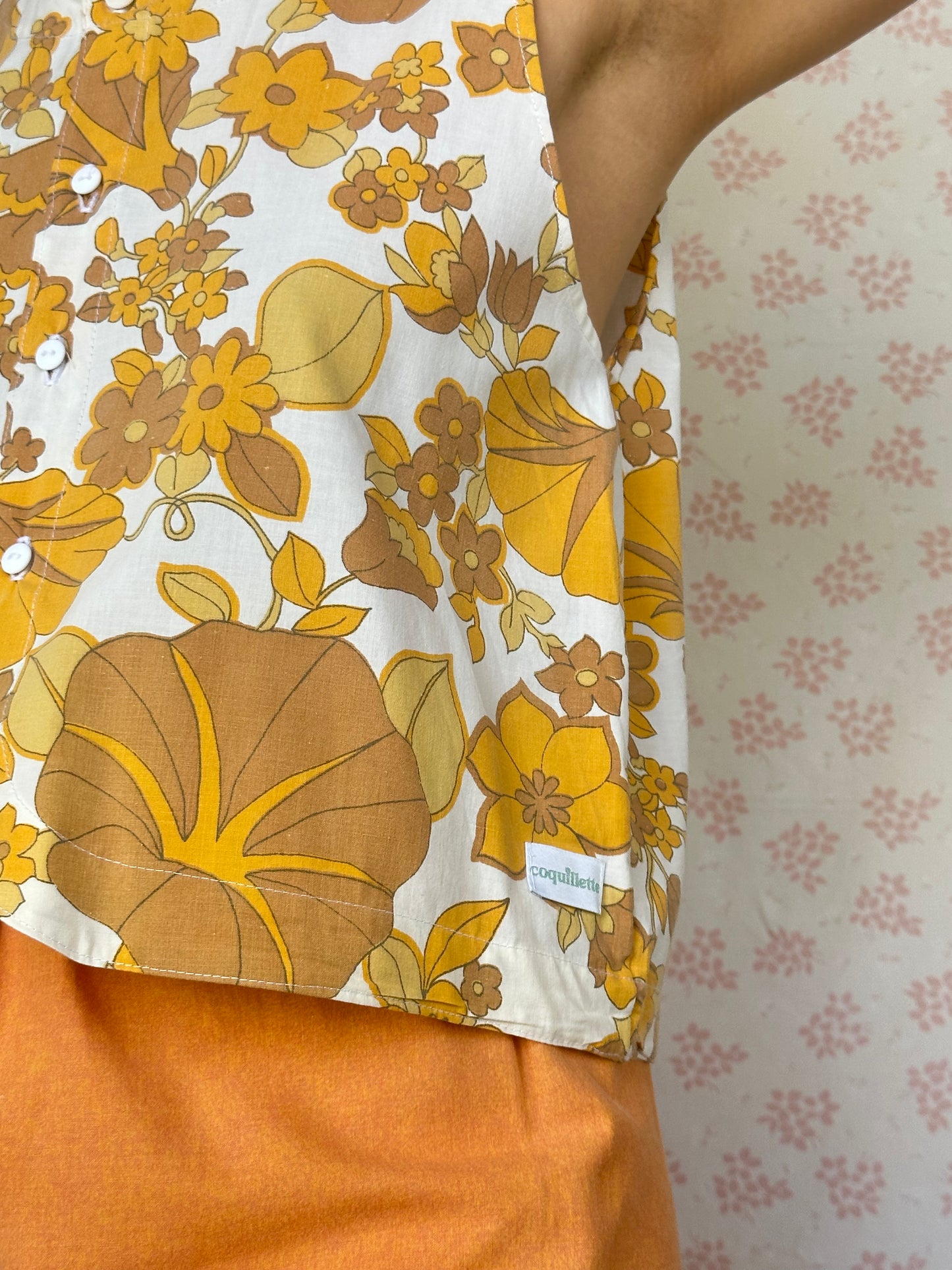 Haut Bouton Fleurs Marron et Jaune