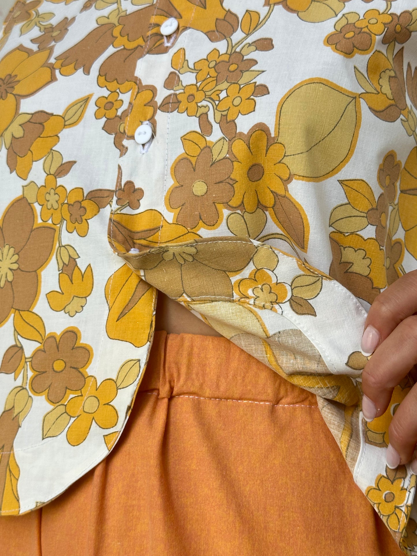 Haut Bouton Fleurs Marron et Jaune