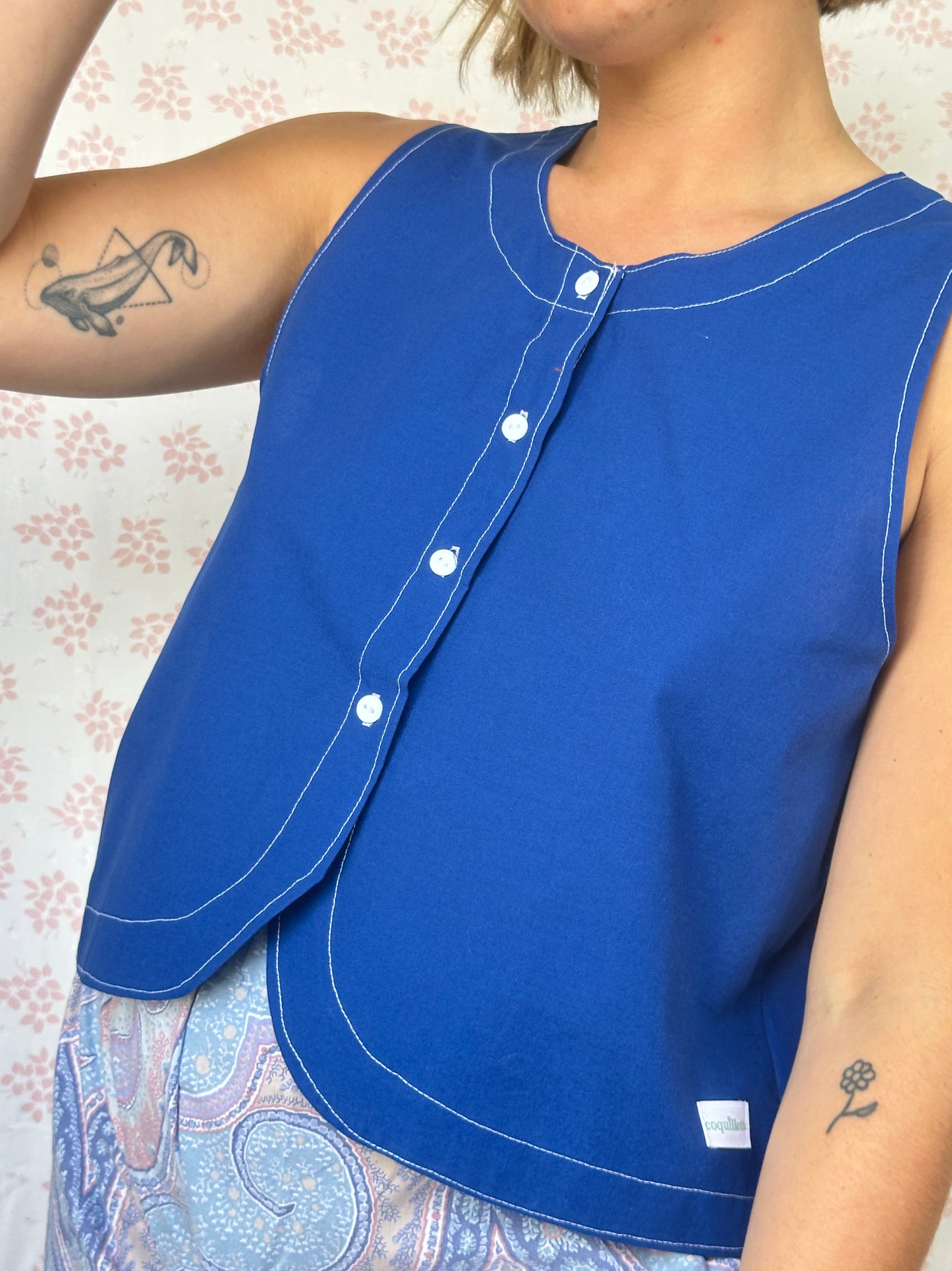 Haut Bouton Uni Bleu