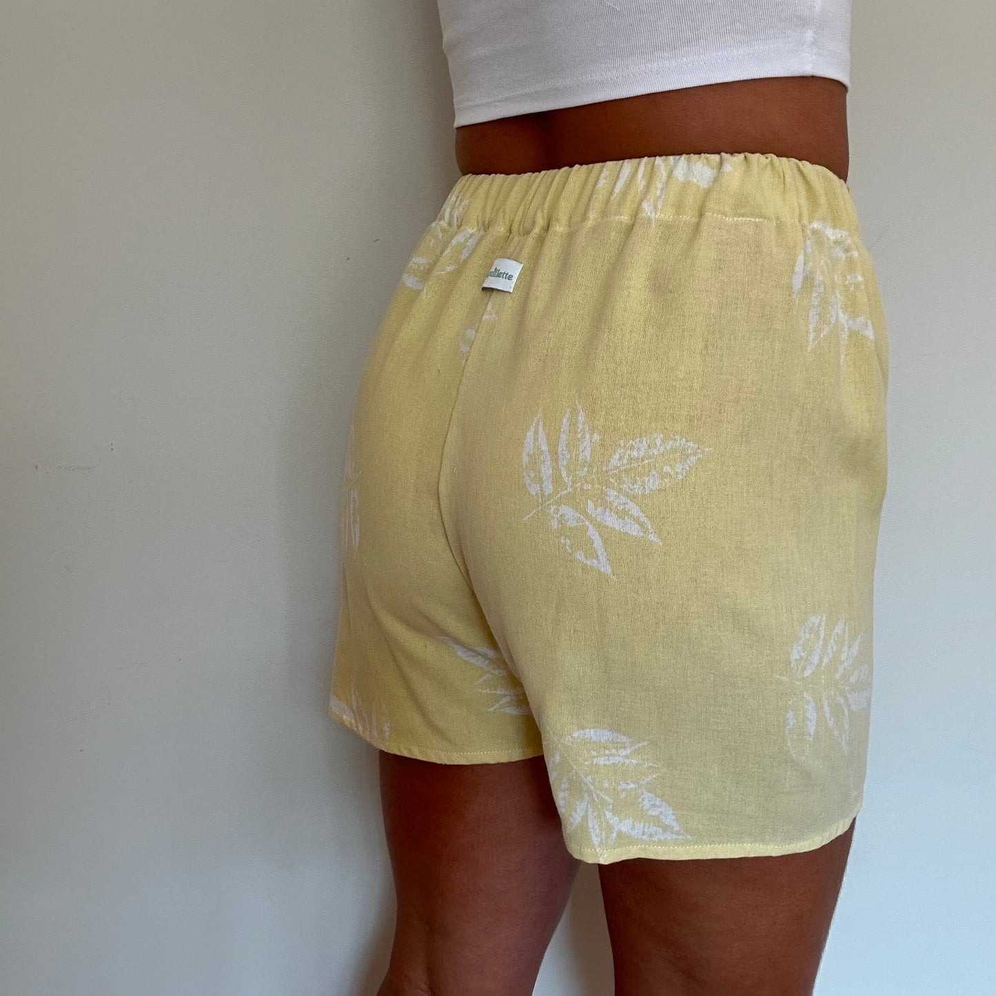 Short Jaune Fleurs Blanche