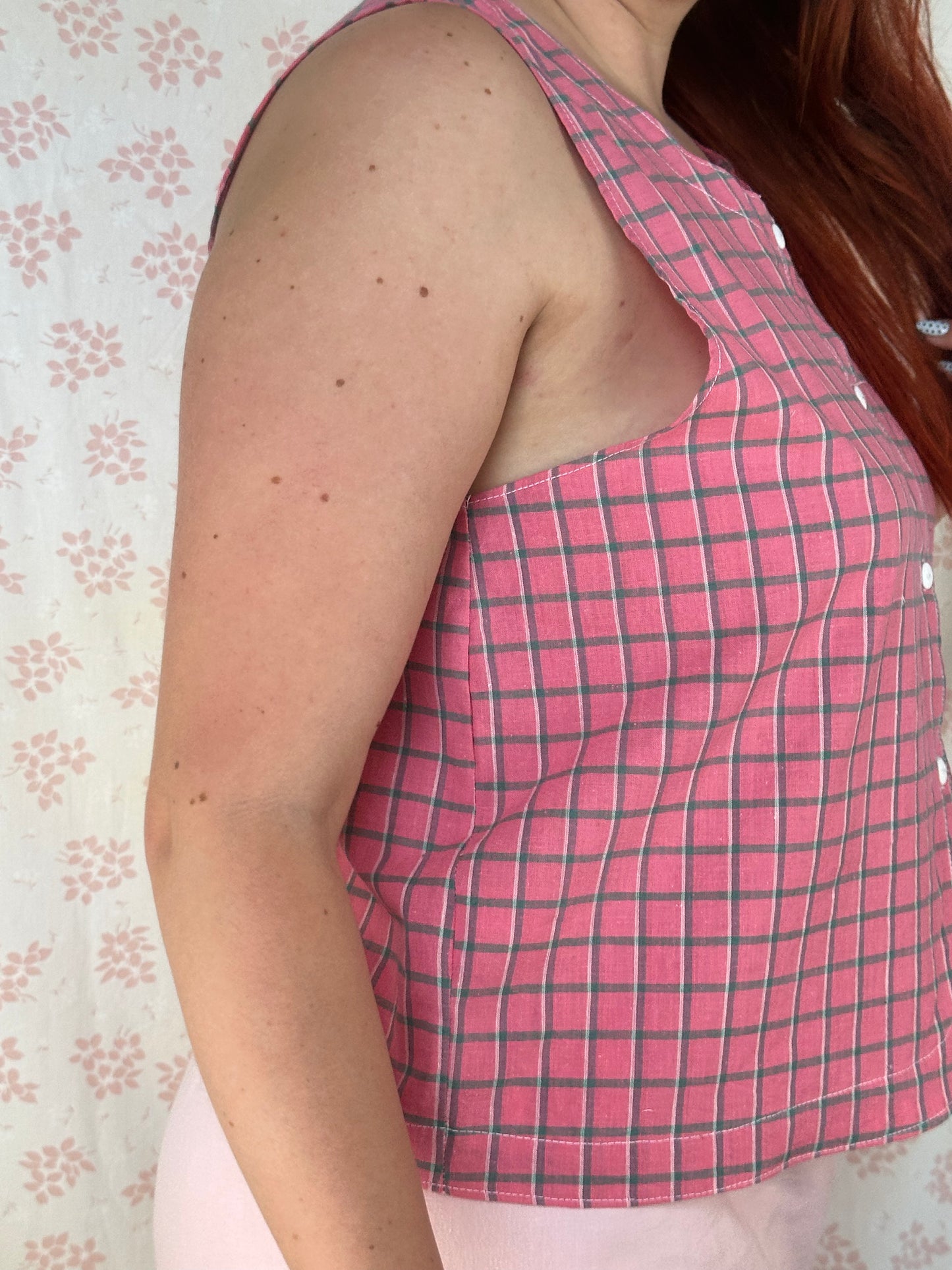 Haut Bouton Rose Carreaux