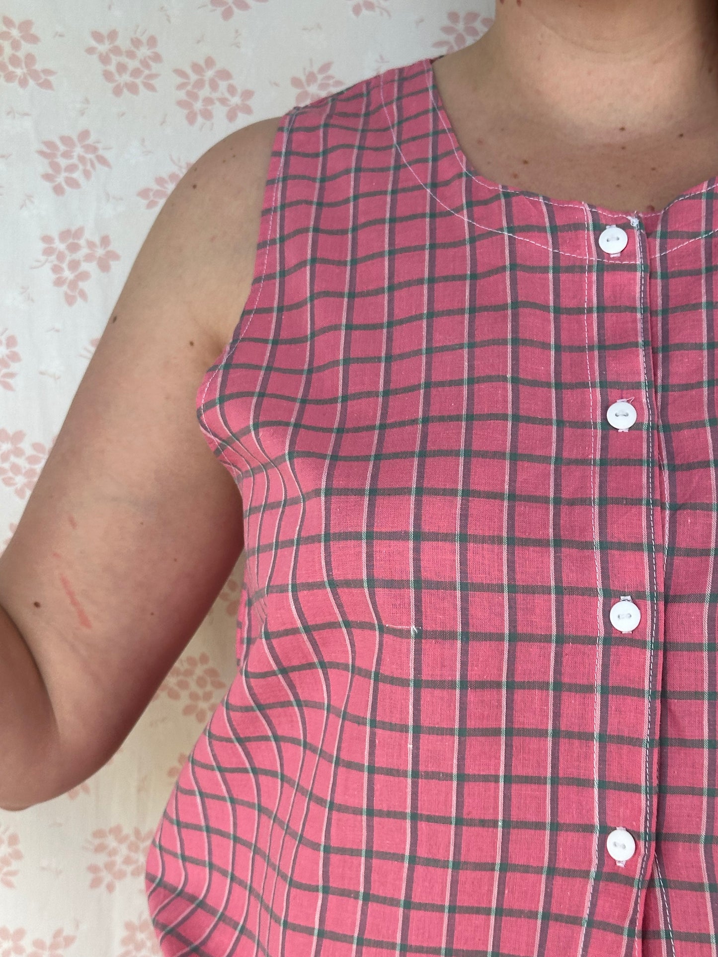 Haut Bouton Rose Carreaux